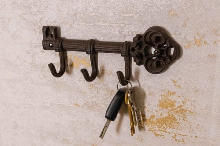Schlüsselhalter Wandhaken aus Gusseisen | Vintage Schlüssel-Design mit 3 Haken | Antik-Look Garderobenhaken für Flur &amp; Zuhause