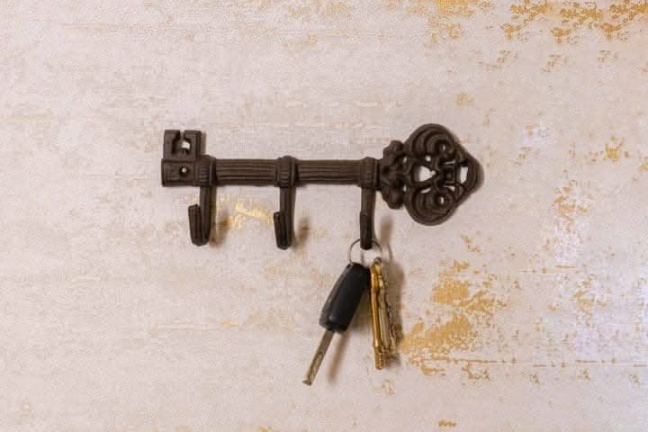 Schlüsselhalter Wandhaken aus Gusseisen | Vintage Schlüssel-Design mit 3 Haken | Antik-Look Garderobenhaken für Flur &amp; Zuhause