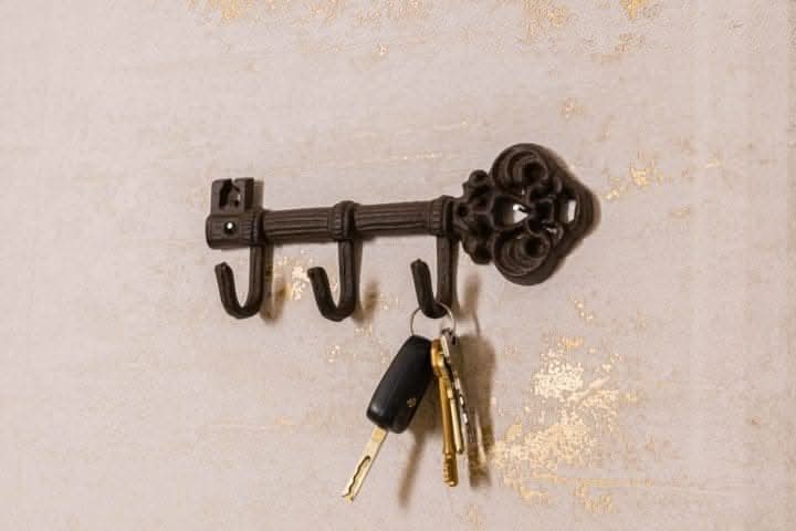 Schlüsselhalter Wandhaken aus Gusseisen | Vintage Schlüssel-Design mit 3 Haken | Antik-Look Garderobenhaken für Flur &amp; Zuhause
