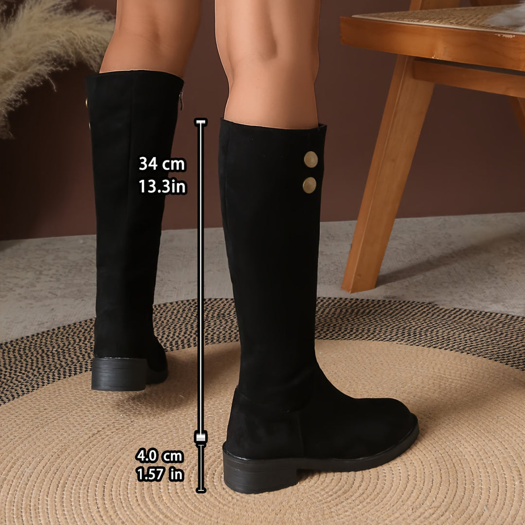 Damen Stiefel kniehoch in Wildleder-Optik | Flache Stiefel mit goldfarbenen Zierknöpfen und weicher Oberfläche für kühle Tage