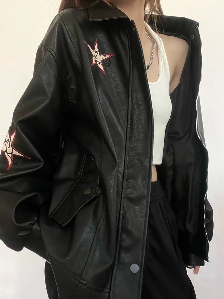 Schwarze Kunstlederjacke mit Reverskragen | Lockere Jacke mit Vintage-Stickerei und langen Ärmeln im Streetwear-Stil