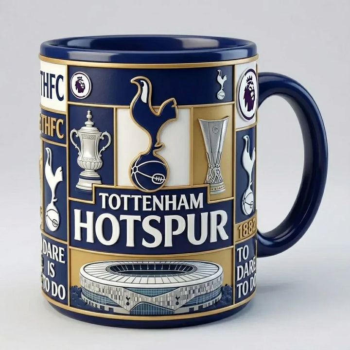 3D Fußball Tasse | 350 ml Keramik-Fanbecher mit Stadion-Relief