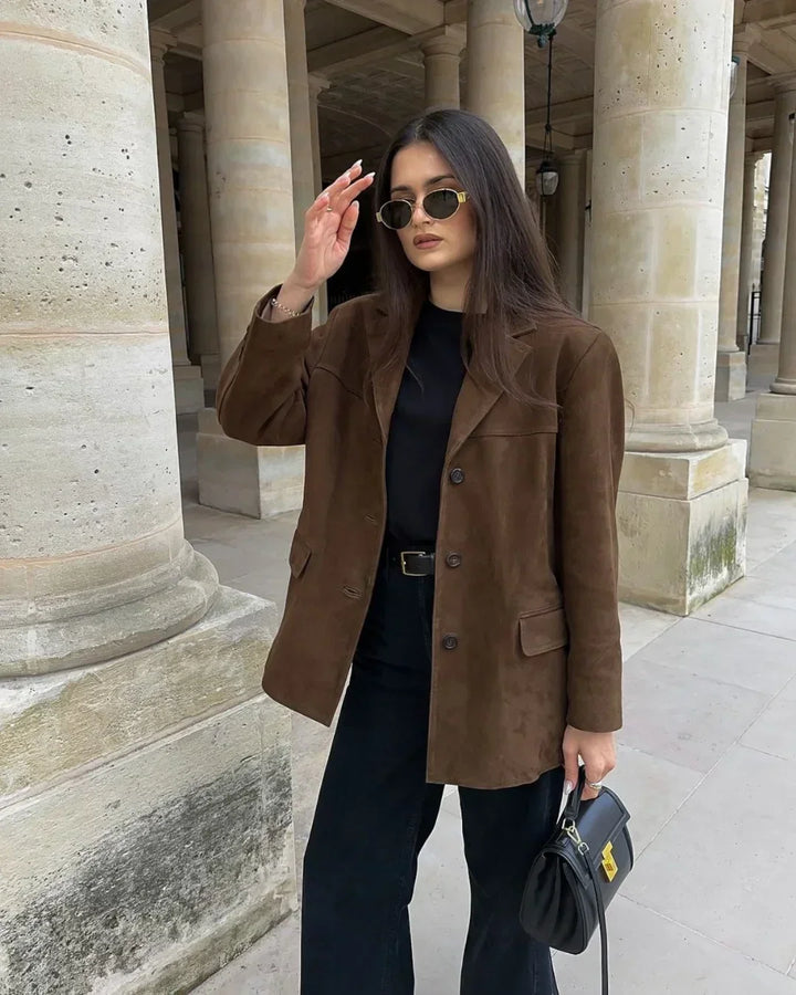 Damen Wildleder-Blazerjacke in Braun mit Taschen | Eleganter Damenblazer in Wildlederoptik für Alltag, Büro und Freizeit 2026