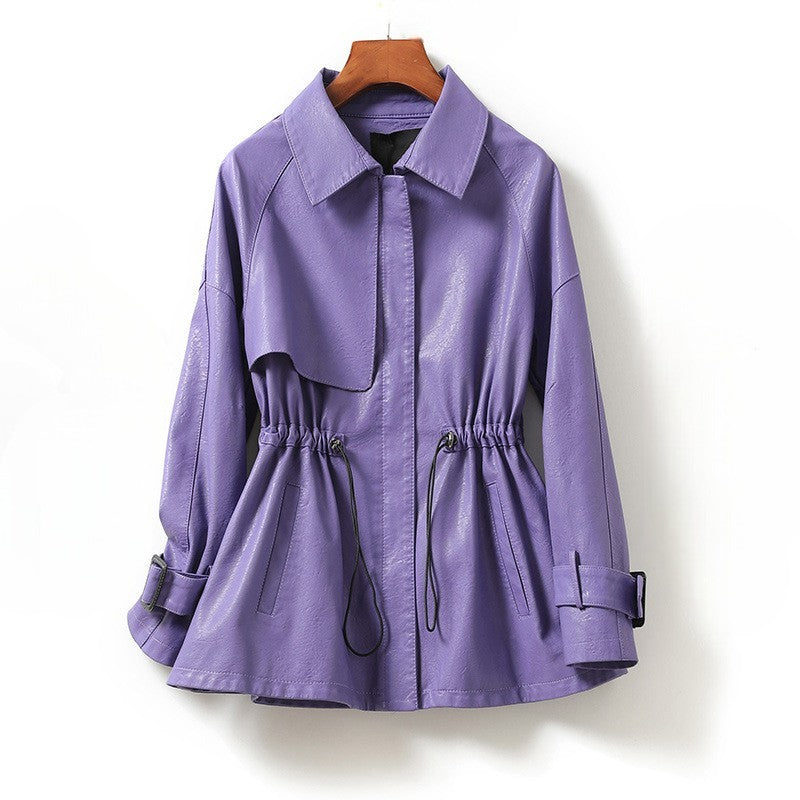 Damenjacke mit Hemdkragen und geraffter Taille | Ausgestellte Jacke mit Kordelzug, verdecktem Verschluss und Manschettenschnallen