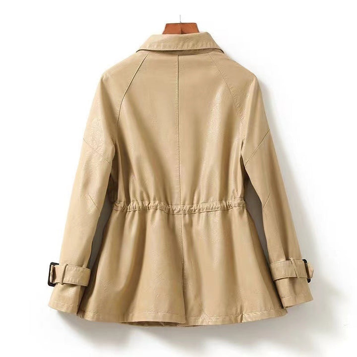 Damenjacke mit Hemdkragen und geraffter Taille | Ausgestellte Jacke mit Kordelzug, verdecktem Verschluss und Manschettenschnallen