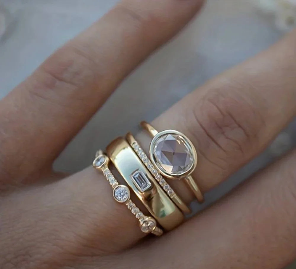 Vintage Ring-Set in Goldoptik mit Zirkonia | Mehrteilig kombinierbar | Funkelndes Finish für Alltag &amp; Anlass