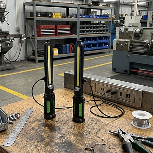 Magnetische LED Arbeitsleuchte | Wiederaufladbare Dual-Light Inspektionslampe mit Magnetfuß | Werkstattleuchte für Auto, Garage &amp; Werkstatt