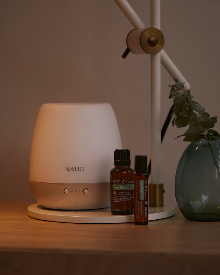 Aromadiffusor für ätherische Öle | Ultraschall-Diffusor aus Glas und Holz mit warmweißem Licht und bis zu 8 Stunden Laufzeit