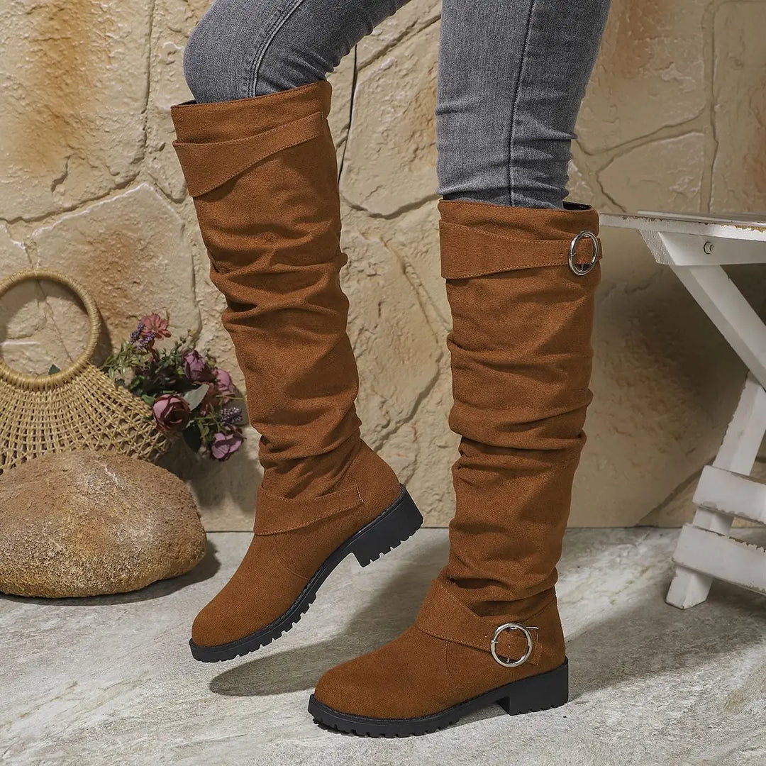 Slouchy Stiefel Damen | Kniehohe Boots mit Blockabsatz, zwei Schnallen und weitem, gerafftem Schaft