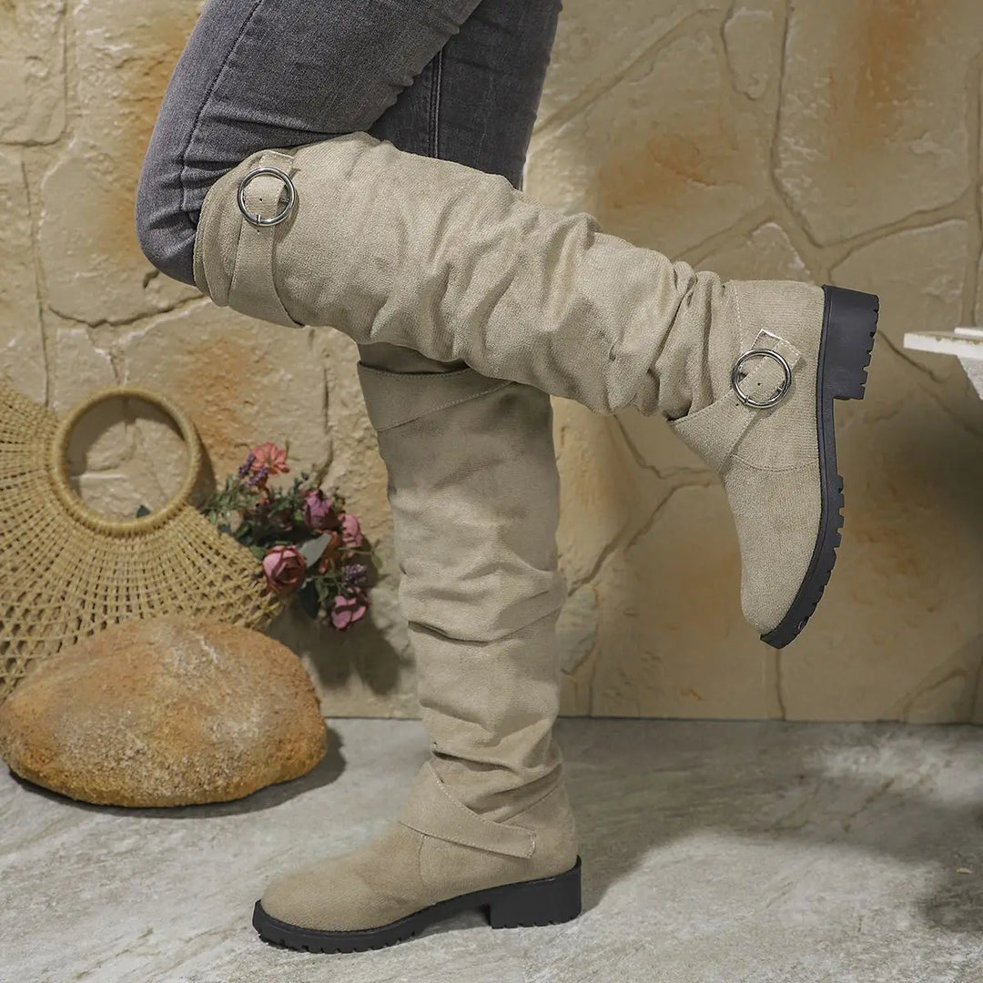 Slouchy Stiefel Damen | Kniehohe Boots mit Blockabsatz, zwei Schnallen und weitem, gerafftem Schaft