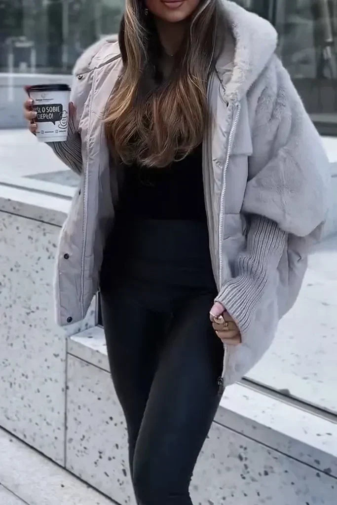 Damen Winterjacke mit Kapuze | Warme Oversize-Jacke mit weichem Pelzkragen, Bündchen und praktischen Taschen für kalte Tage