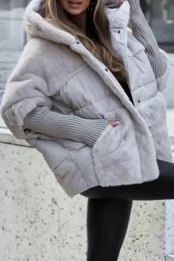 Damen Winterjacke mit Kapuze | Warme Oversize-Jacke mit weichem Pelzkragen, Bündchen und praktischen Taschen für kalte Tage