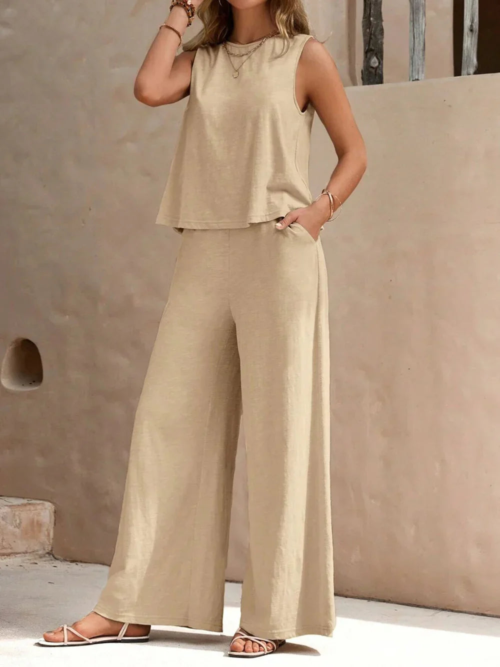 Zweiteiliges Set Aus Oberteil Und Lässiger Hose Für Damen | Sommer